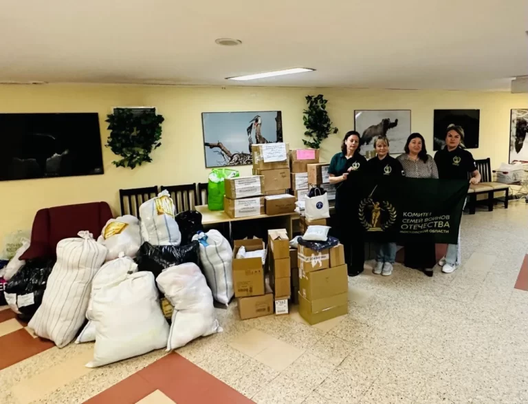 В День ветерана боевых действий привезли гуманитарную помощь в военный госпиталь.