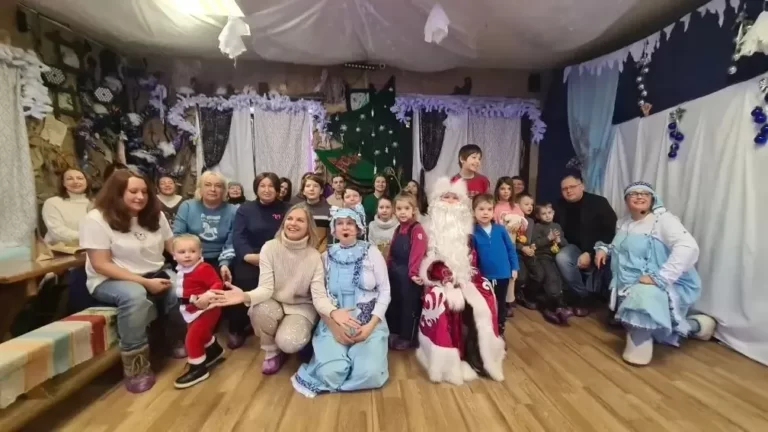 Благотворительное представление «Ёлка на курьих ножках» для детей из подопечных семей.